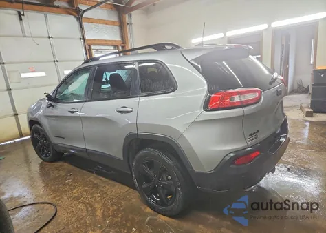 2016 Jeep Cherokee Latitude z USA, uszkodzony, nr VIN 1C4PJMCSXGW120976